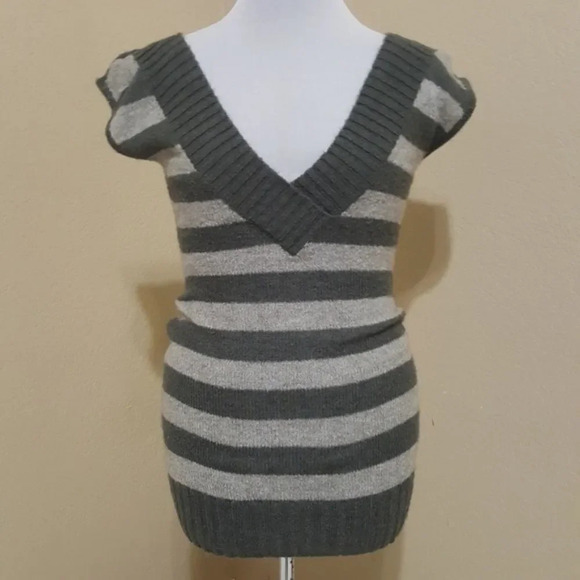 GUESS JEANS | Cap Sleeve V Neck Sweater Striped - Picture 1 of 3